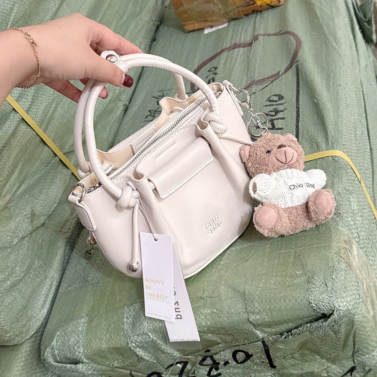 A573 - TÚI XÁCH CHIO TRẮNG KEM SIZE 17CM