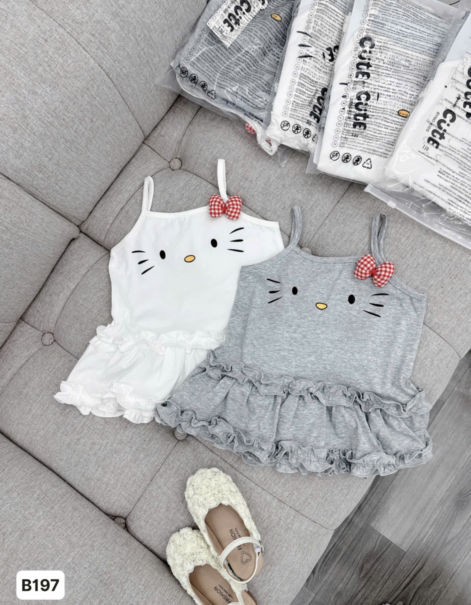 A710 - (GOM)SET 2 VÁY 2 DÂY KITTY TRẮNG GHI