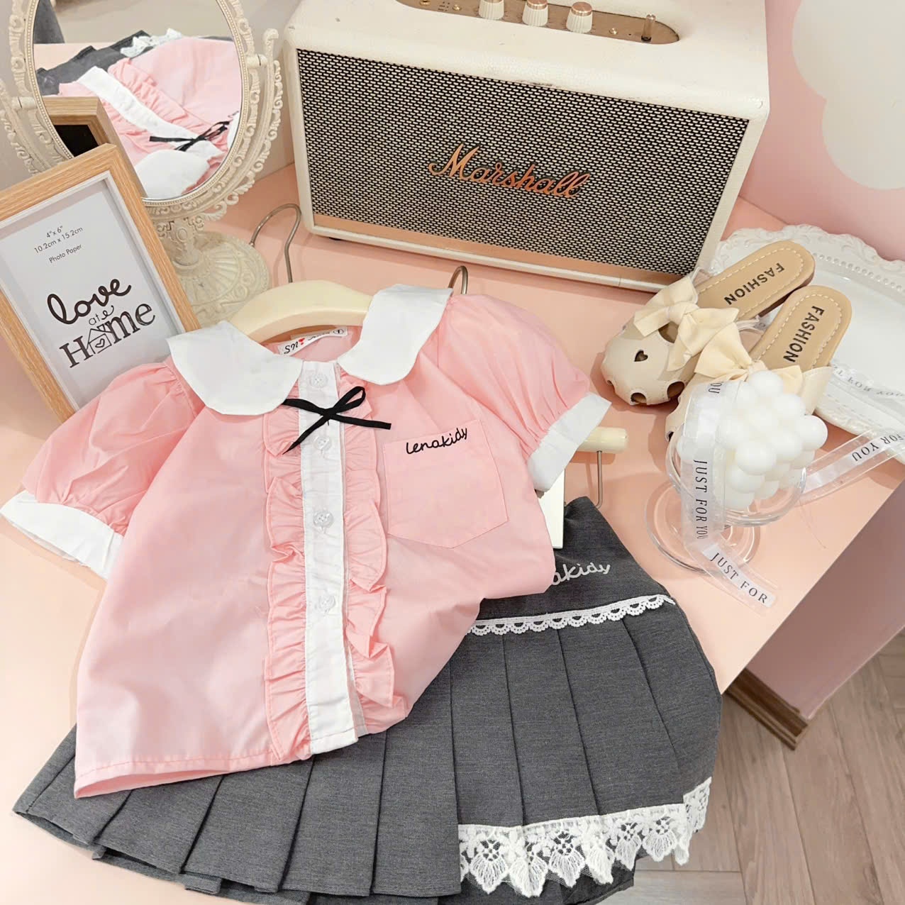 A912 - SET ÁO SƠ MI HỒNG CỔ SEN TRẮNG CV MÌ XÁM XẾP LY