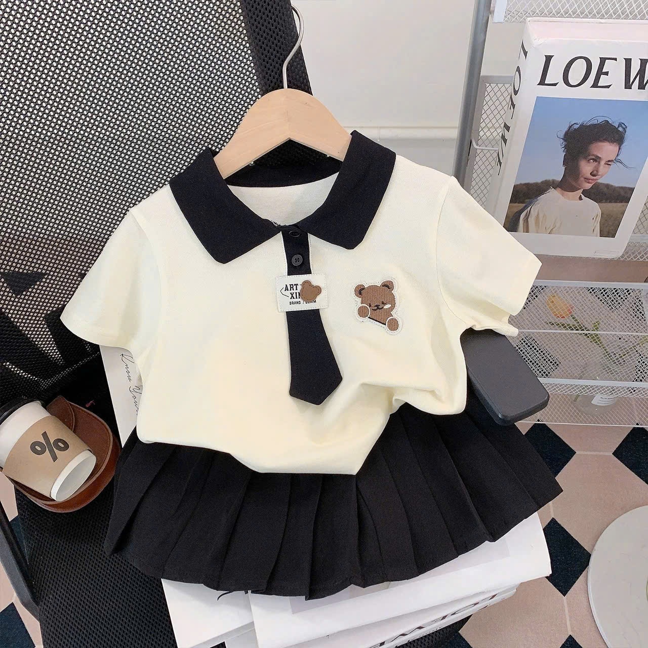 B752 - SET ÁO POLO GẤU CÀI CÀ VẠT CV XẾP LY ĐEN