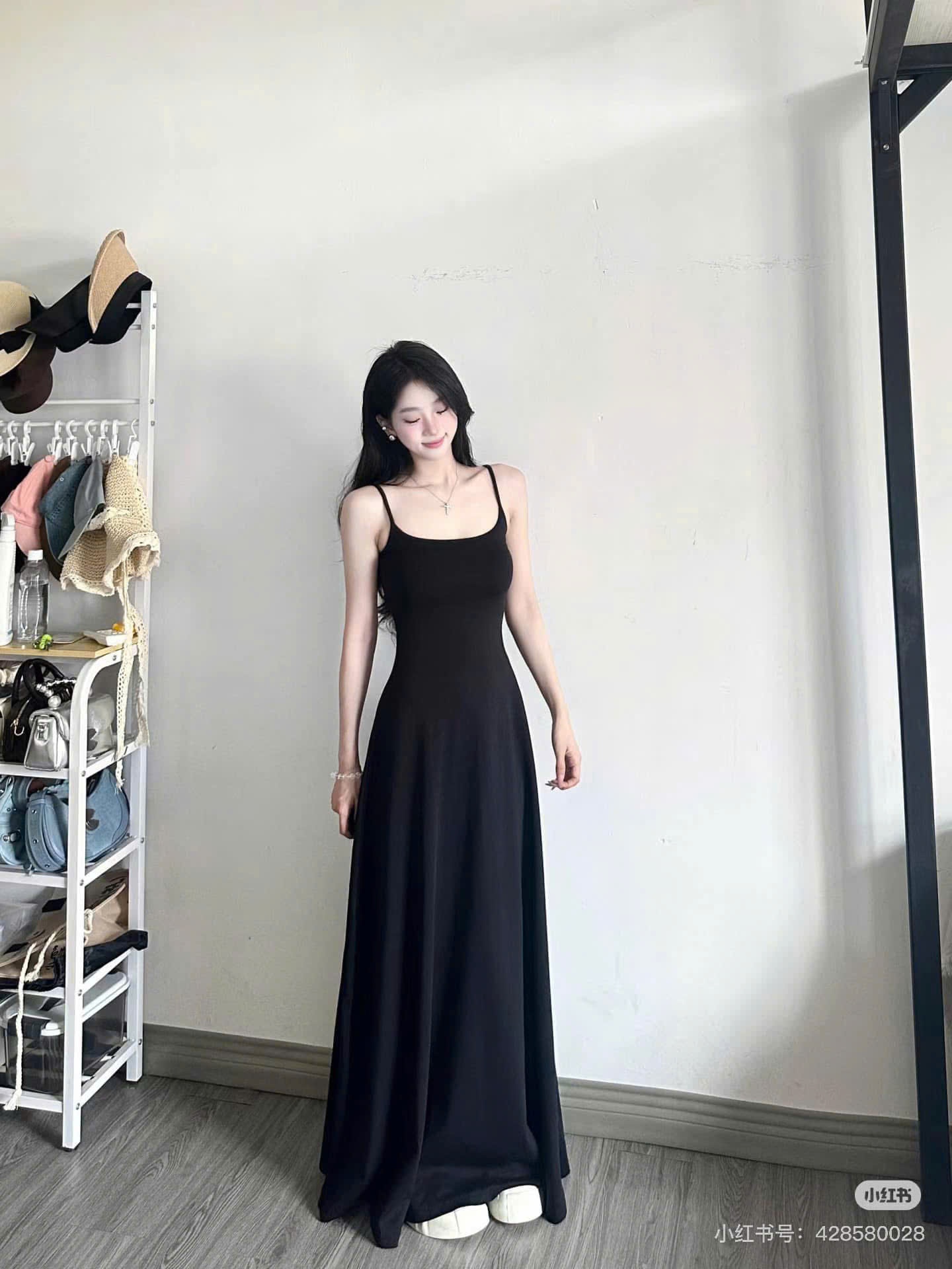 B935 - VÁY ZIP ĐEN 2 DÂY CÓ ĐỆM NGỰC
