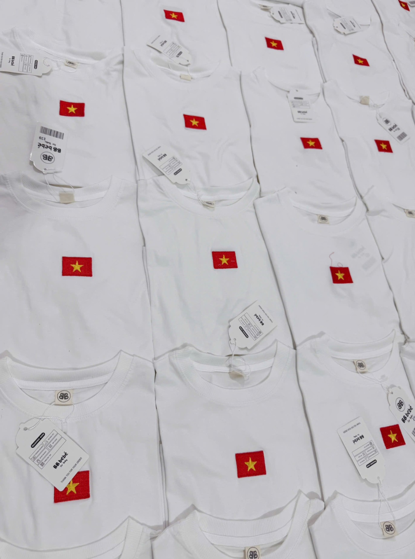 GOM A229 - ÁO PHÔNG TRẮNG CỜ ĐỎ THÊU SIZE NHÍ ĐẠI