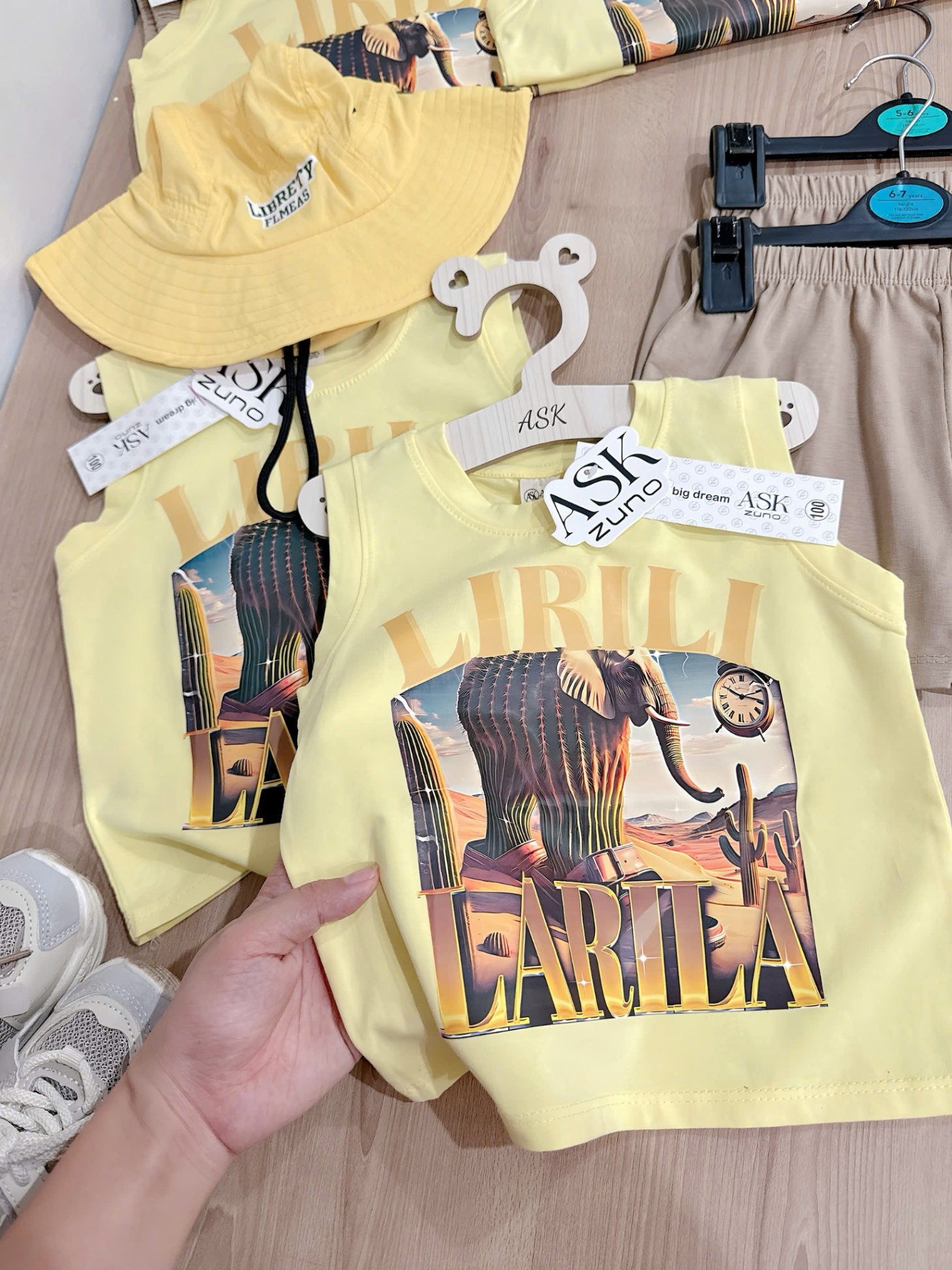 A775 - SET BỘ VOI LIRILI LARILA VÀNG QUẦN NÂU