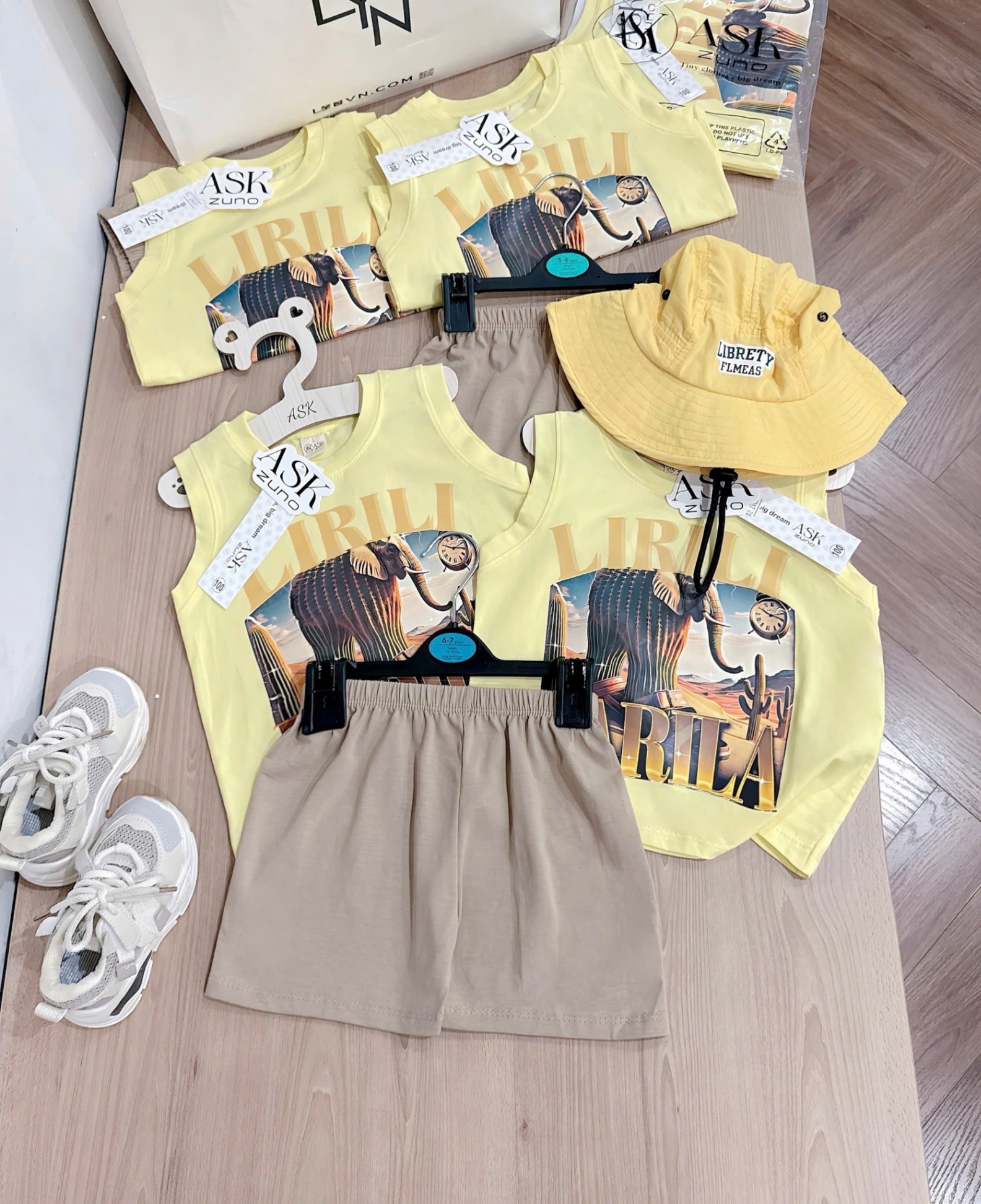 A775 - SET BỘ VOI LIRILI LARILA VÀNG QUẦN NÂU