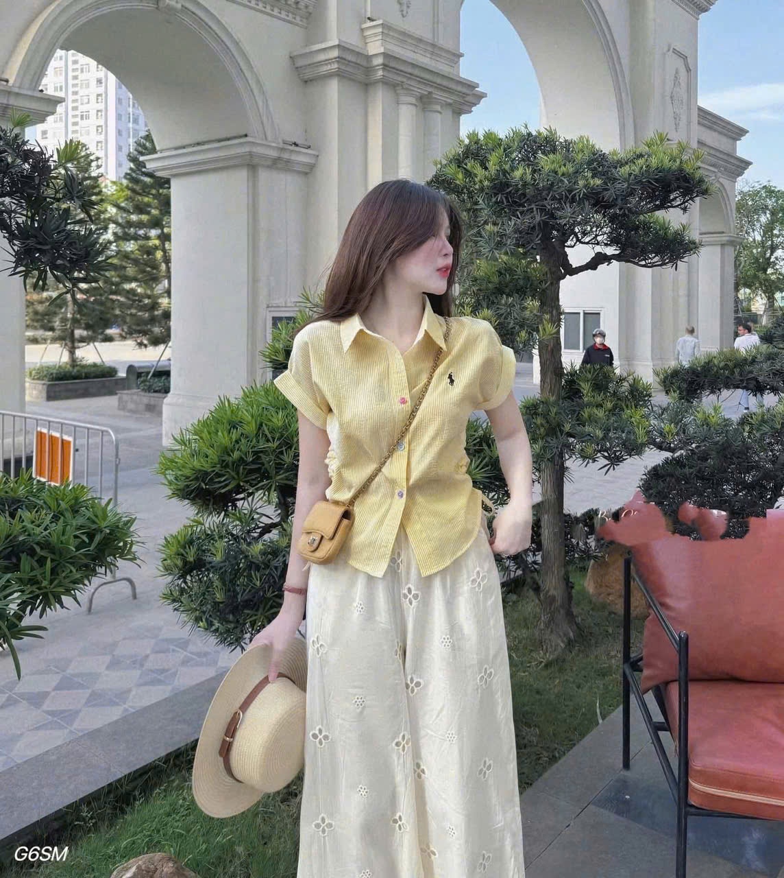 A800 - SET BỘ SƠ MI VÀNG RÚT EO NGỰA QUẦN ĐŨI THÊU HOA