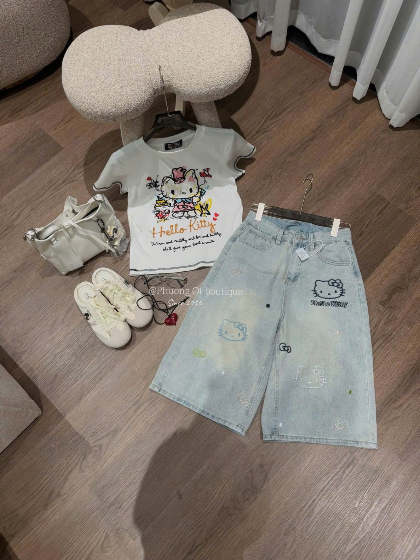 B626 - (GOM) SET BỘ HELLO KITTY TRẮNG QUẦN JEAN