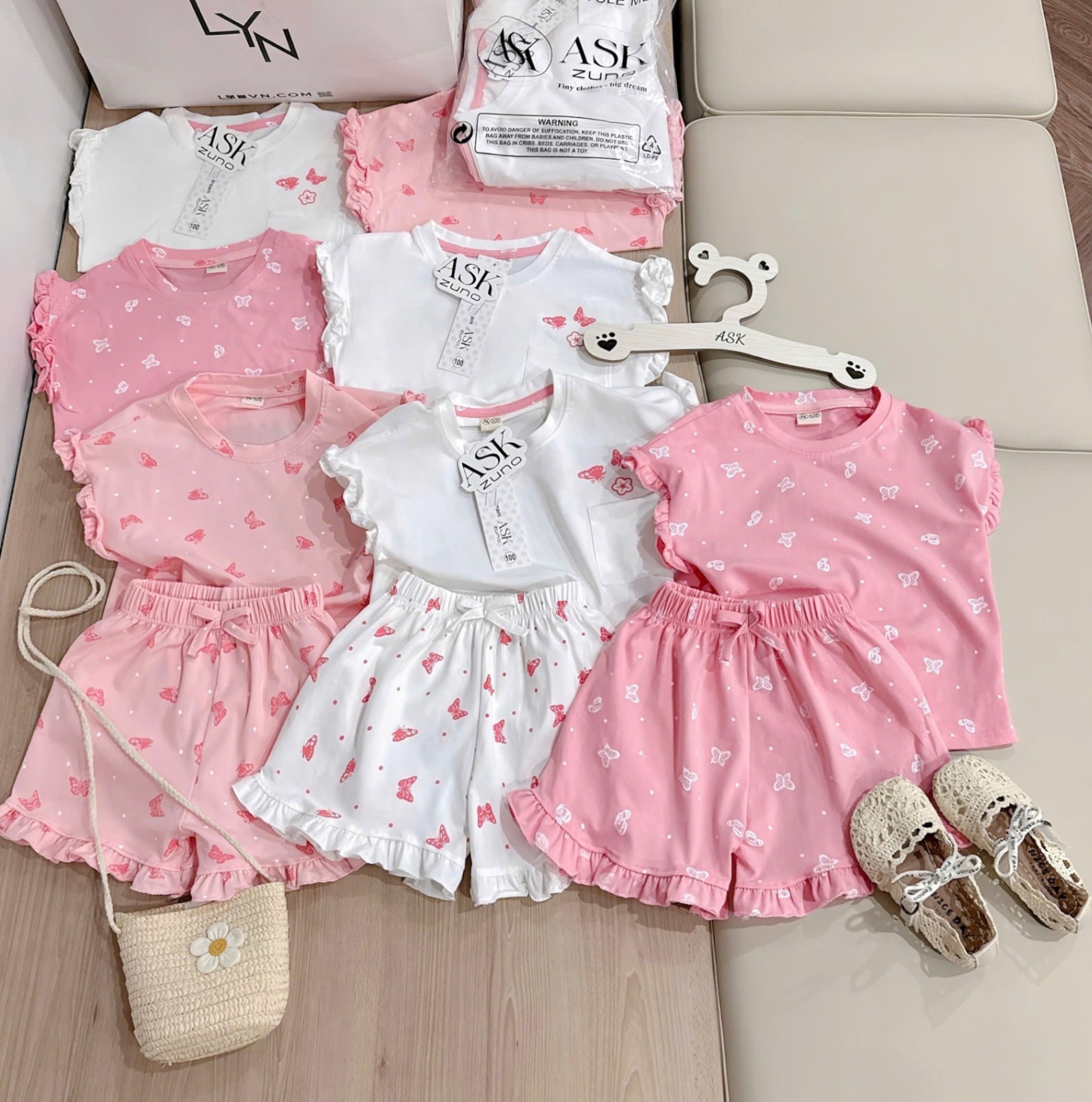 B379 - SET 3 BỘ BƯỚM HỒNG SÁT NÁCH BÈO