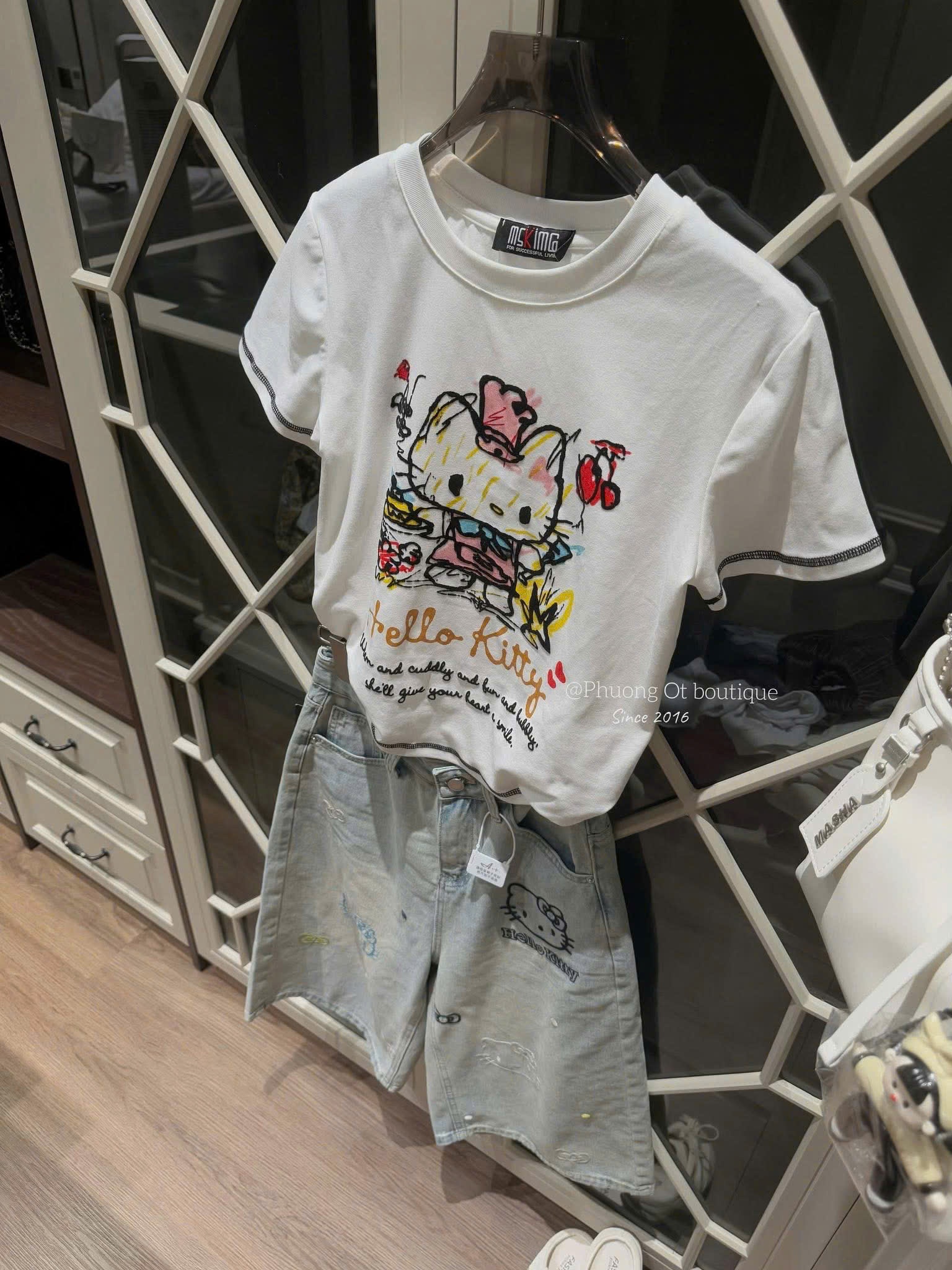 B626 - (GOM) SET BỘ HELLO KITTY TRẮNG QUẦN JEAN