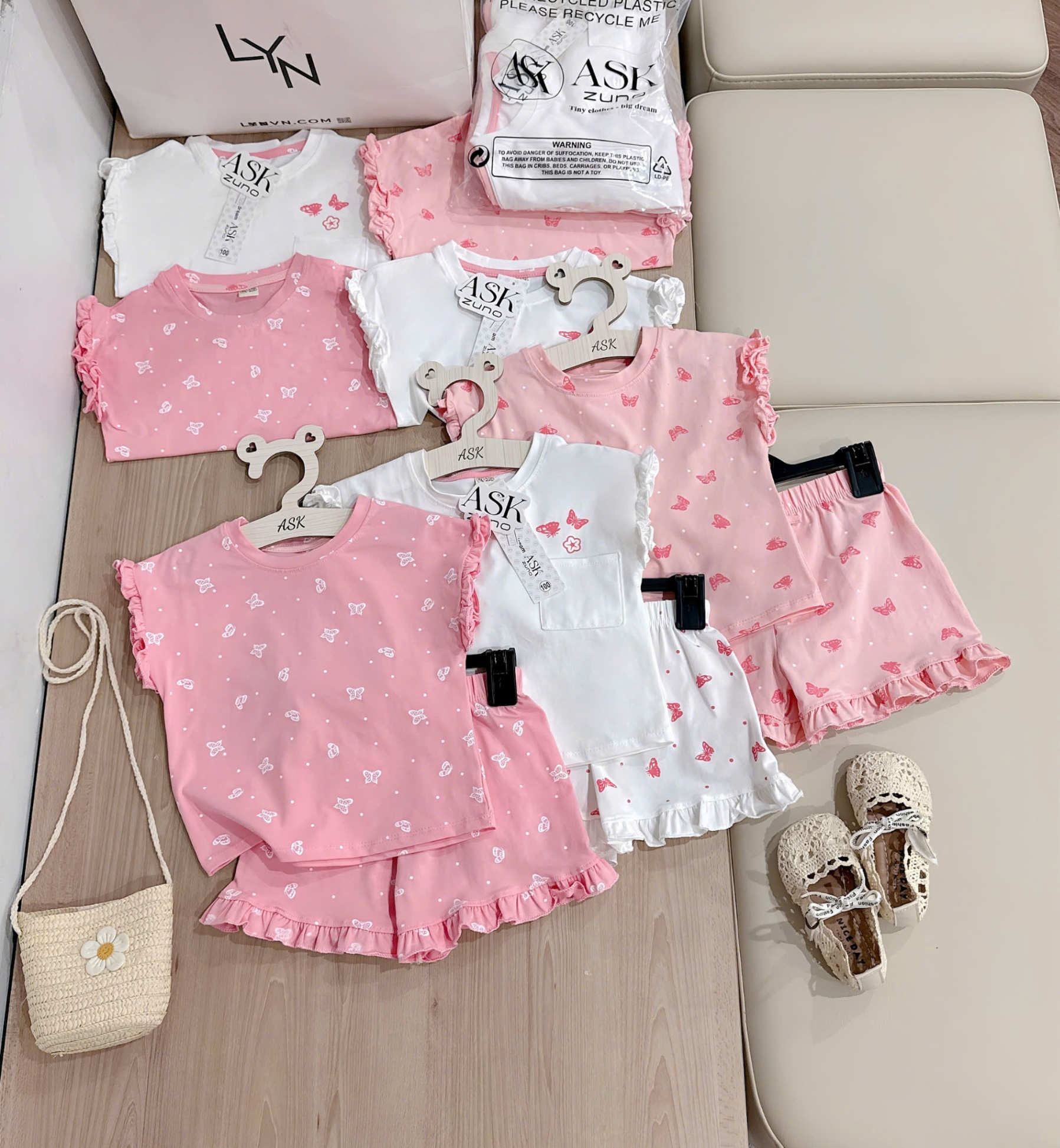 B379 - SET 3 BỘ BƯỚM HỒNG SÁT NÁCH BÈO