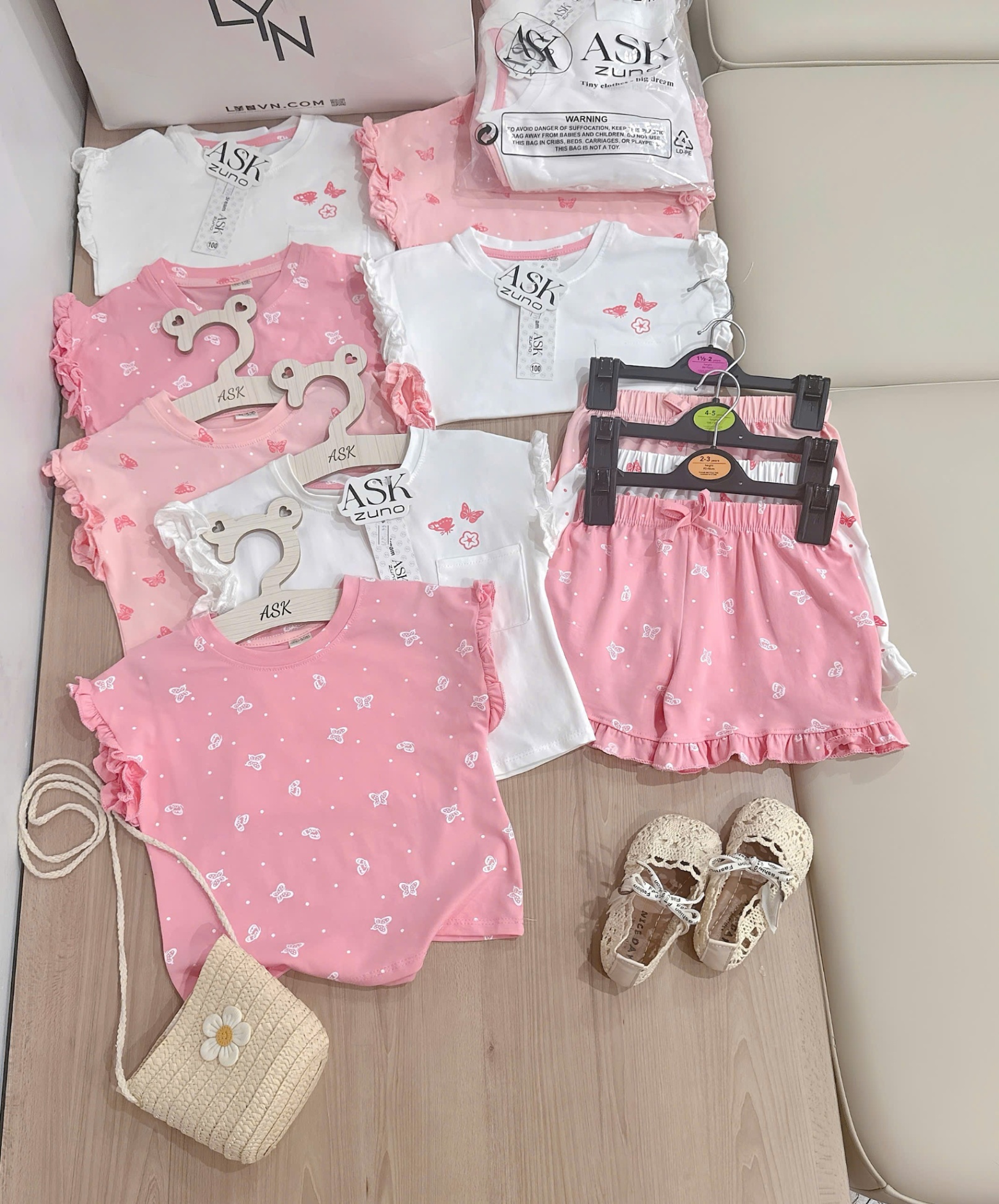 B379 - SET 3 BỘ BƯỚM HỒNG SÁT NÁCH BÈO