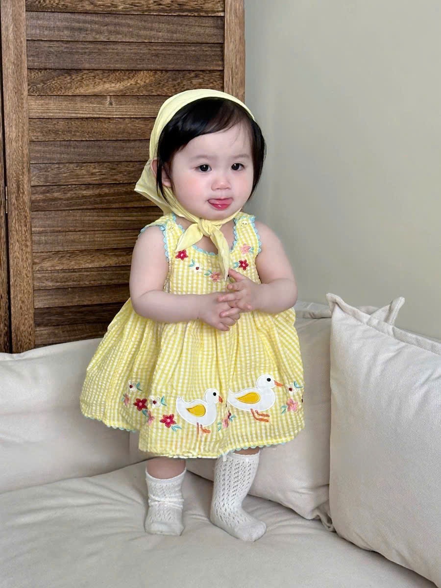 C262 - VÁY ĐŨI VÀNG VỊT KÈM KHĂN