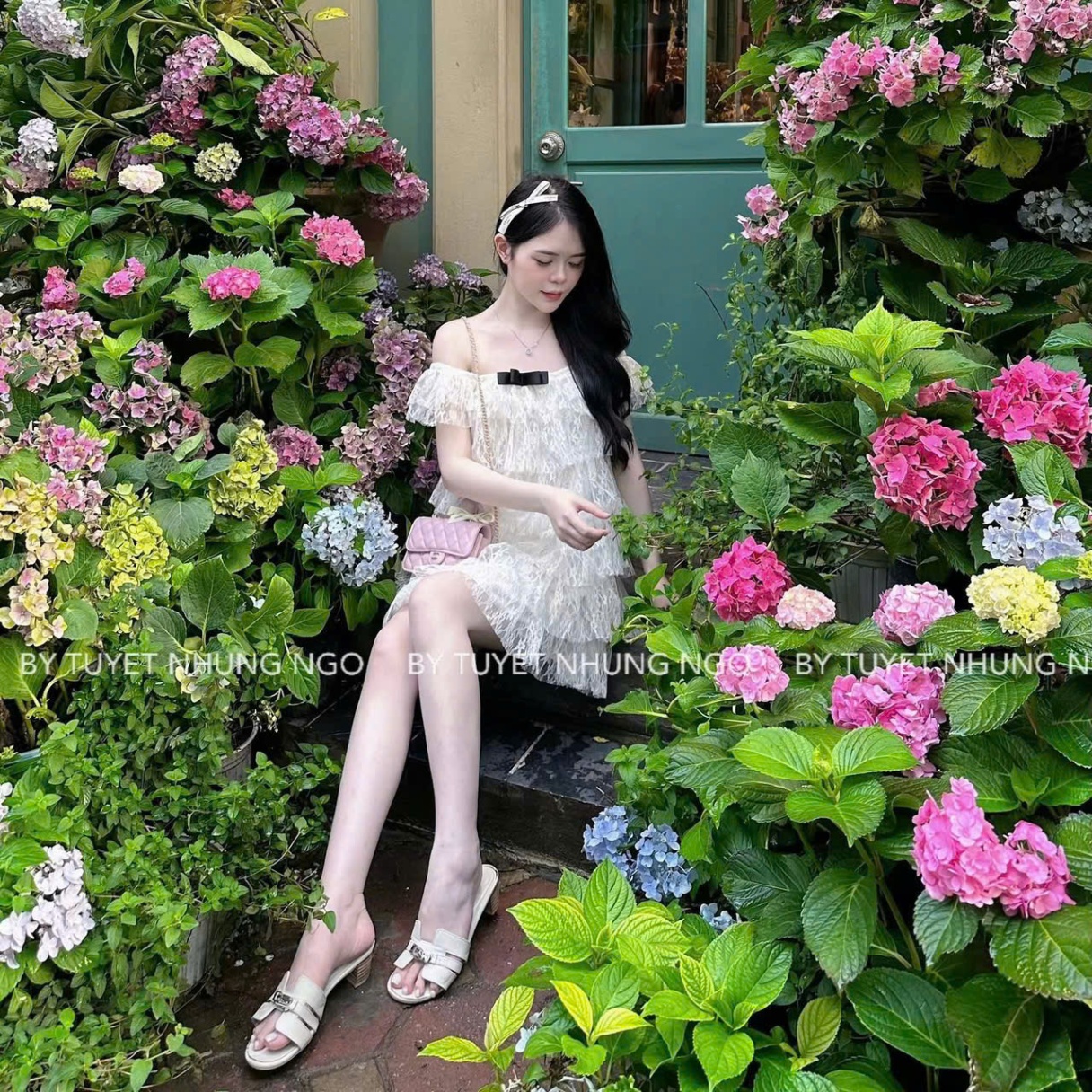 B884 - (GOM) VÁY TƠ REN TẦNG 2 LỚP NƠ ĐEN ĐÍNH NGỰC