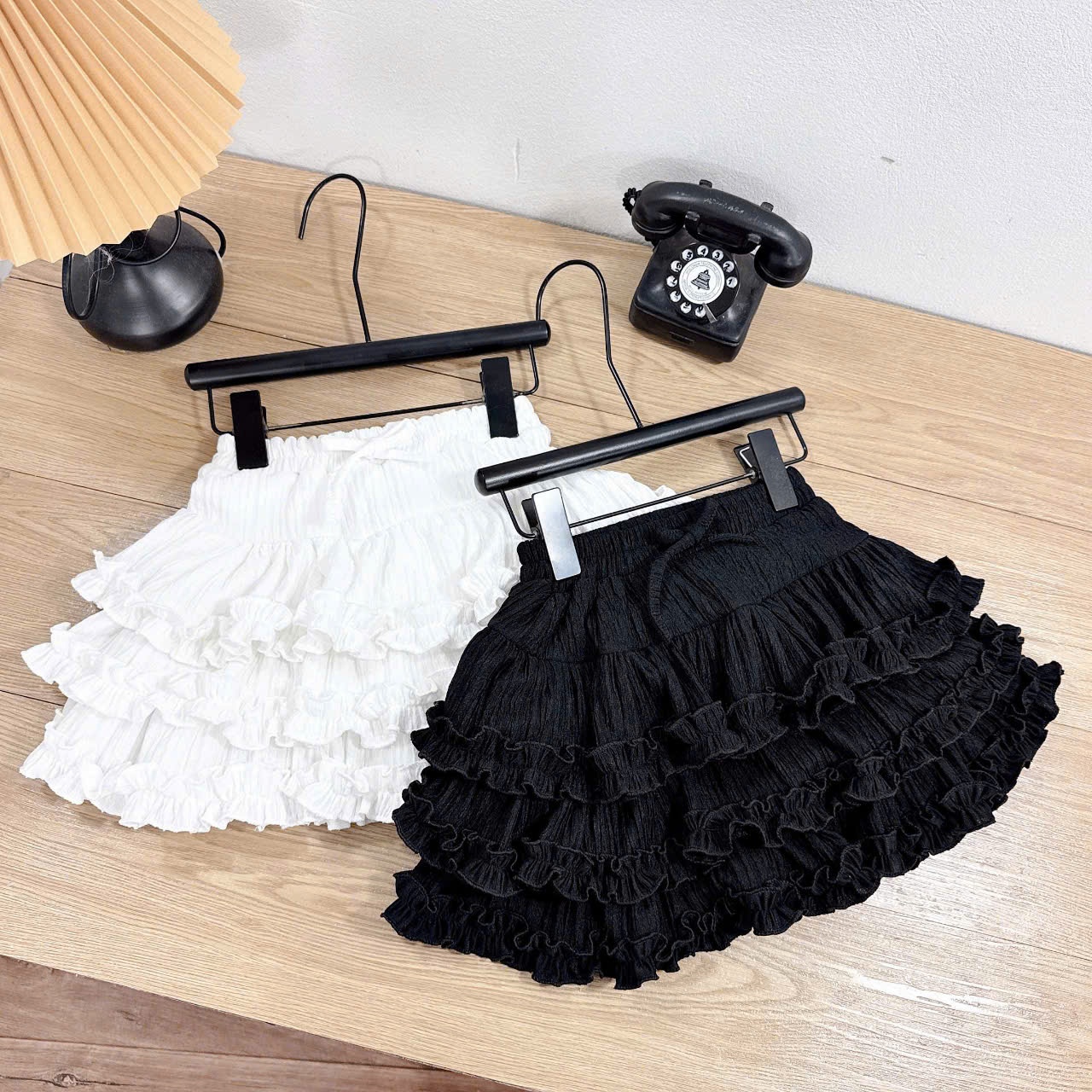 A193 - (GOM) SET 2 CHÂN VÁY ĐEN TRẮNG TẦNG XÒE
