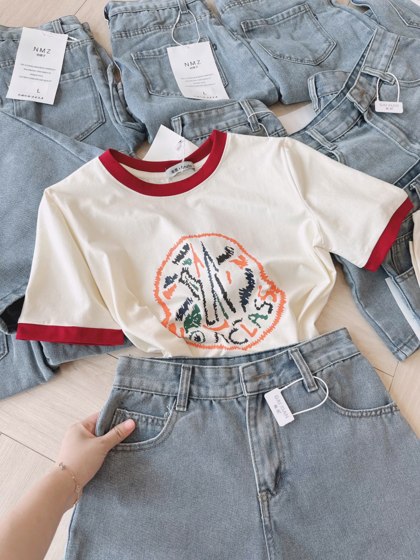 A725 -(GOM) SET ÁO CHỮ LOANG SẮC MÀU QUẦN JEAN