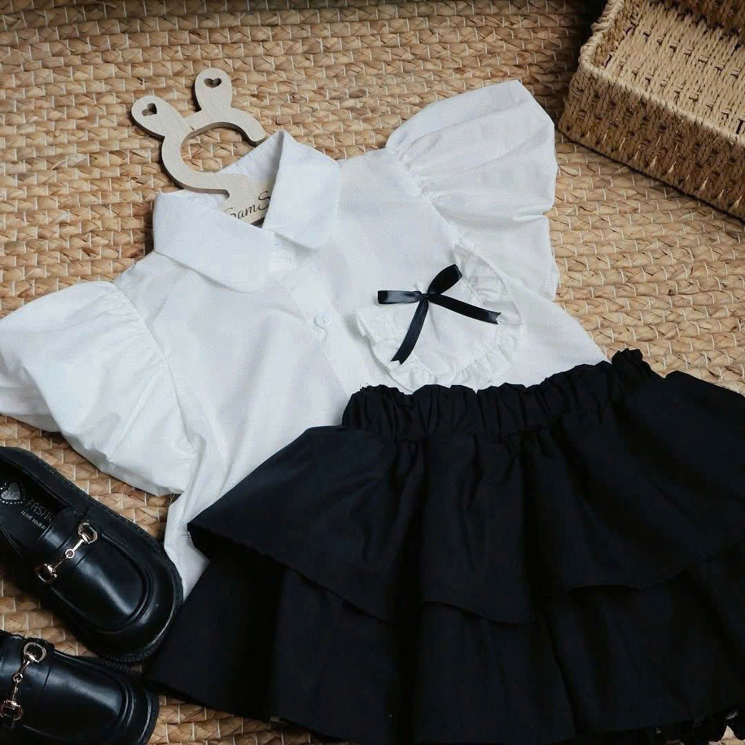A378 - (GOM) SET ÁO SƠ MI TRẮNG TÚI NGỰC ĐÍNH NƠ CV ĐEN