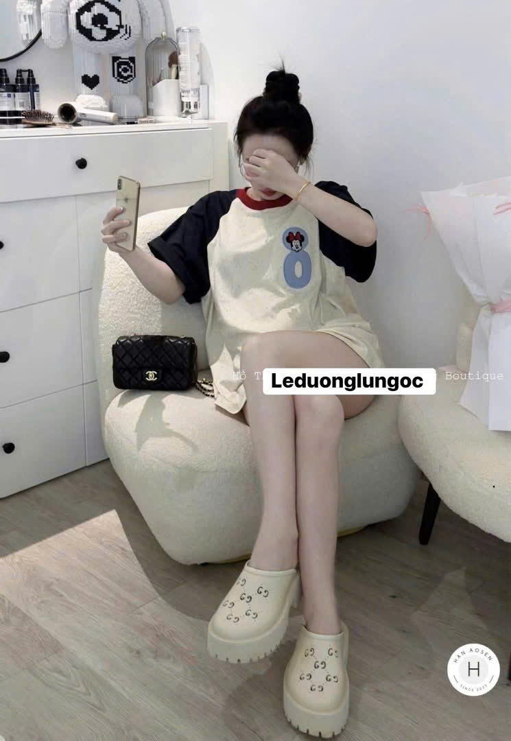 B465 - (GOM) ÁO PHÔNG MICKEY PHỐI TAY THAN KÈM MÓC TÚI
