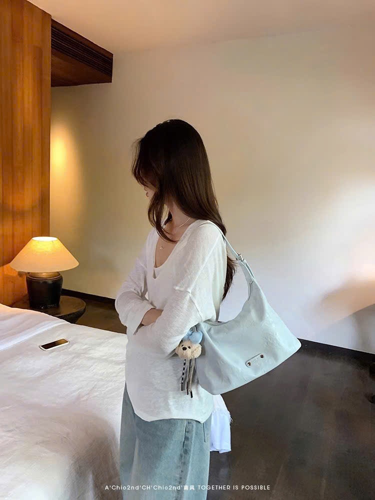 B505 - TÚI XÁCH CHIO SIZE 27 KÈM CHARM GẤU NƠ