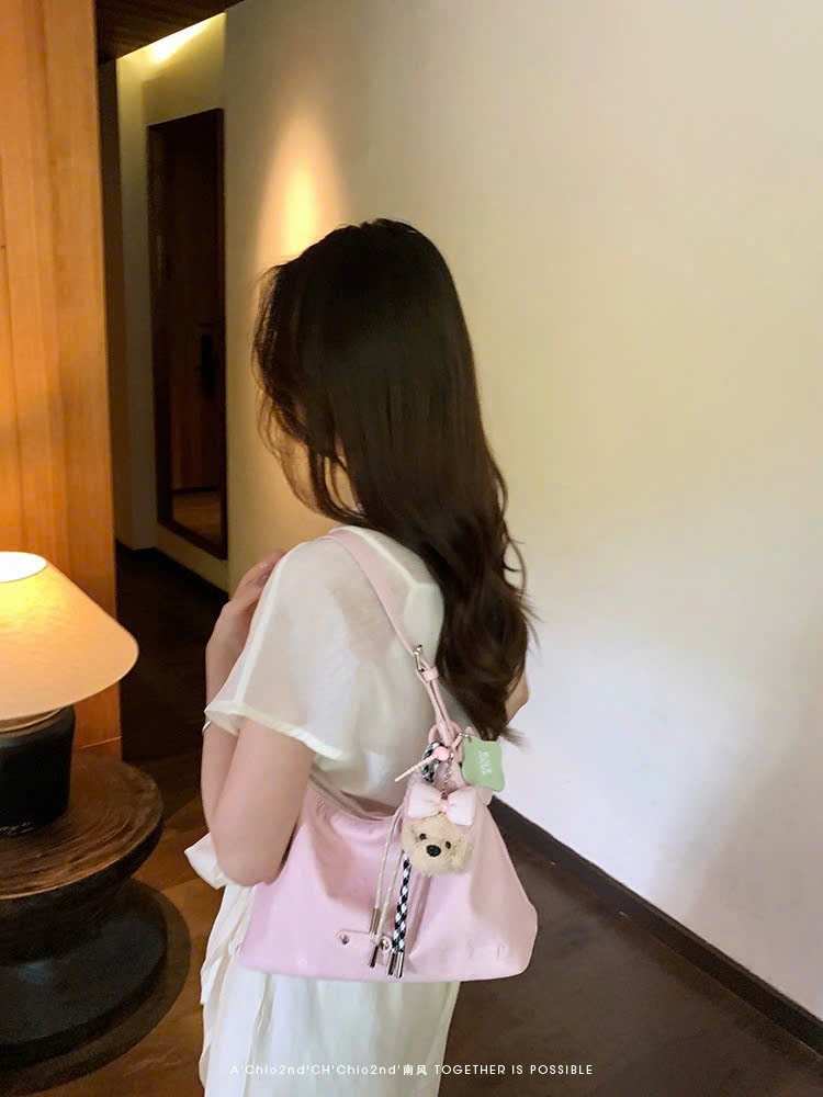 B505 - TÚI XÁCH CHIO SIZE 27 KÈM CHARM GẤU NƠ