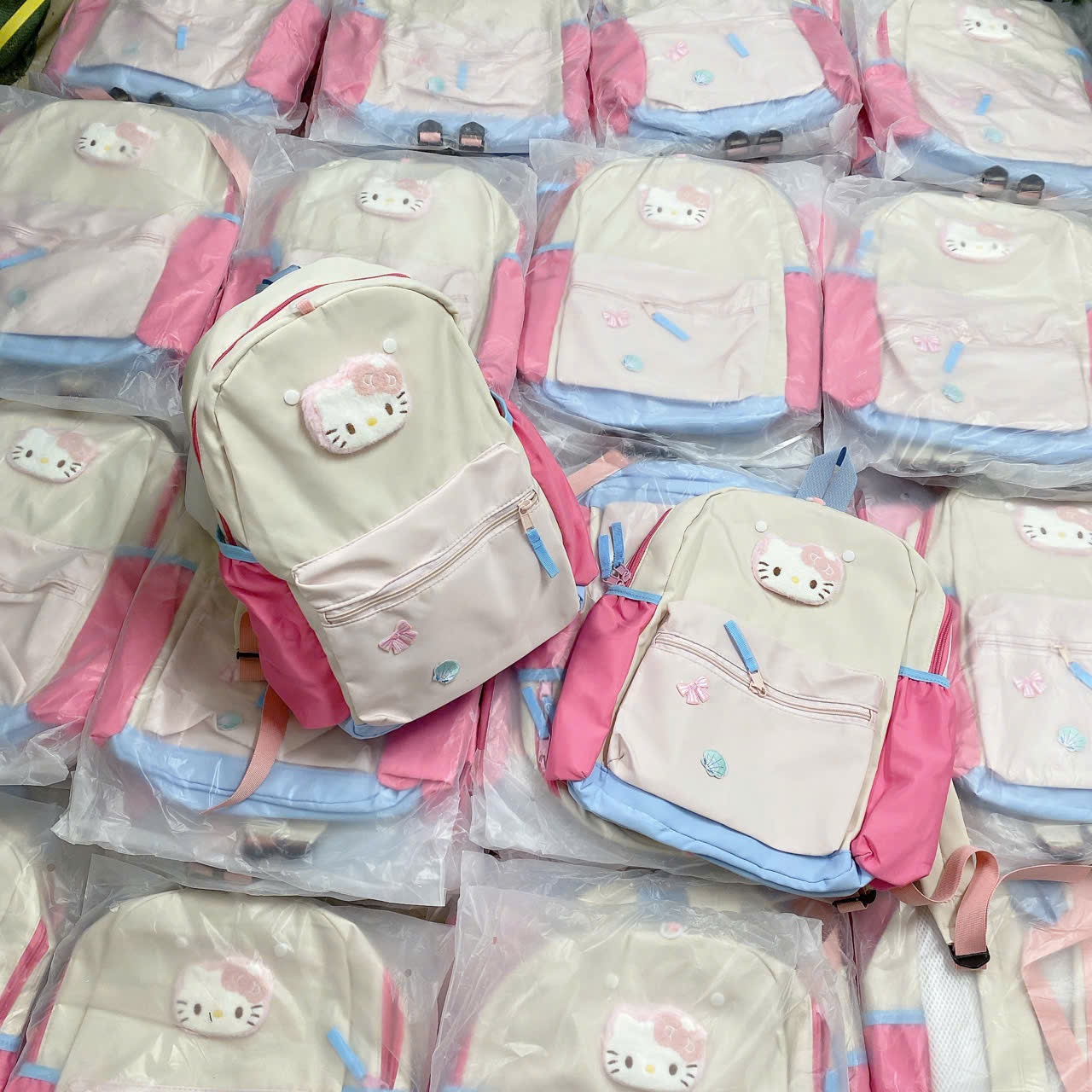 A711 - BA LÔ VẢI KITTY CHO BÉ