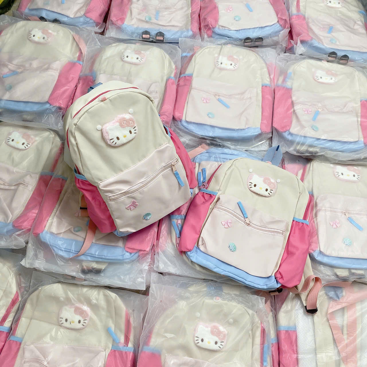 A711 - BA LÔ VẢI KITTY CHO BÉ