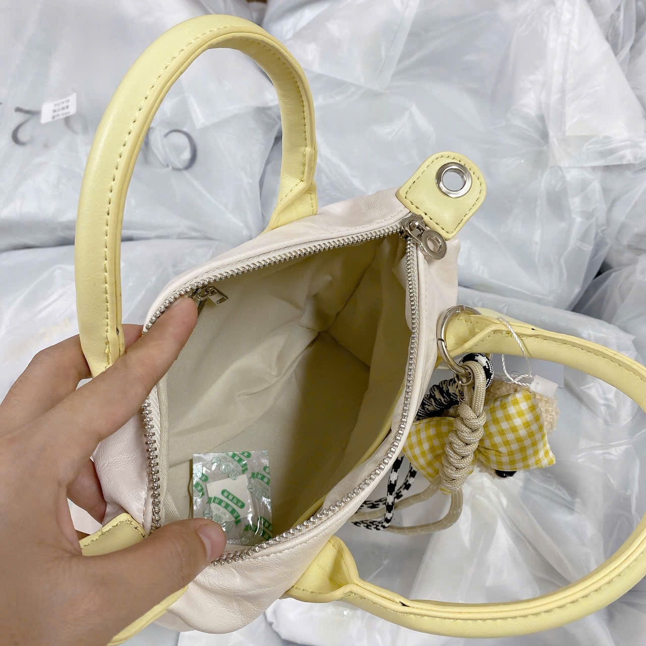 A523 - TÚI XÁCH CHIO SIZE 17 KÈM CHARM 4 MÀU