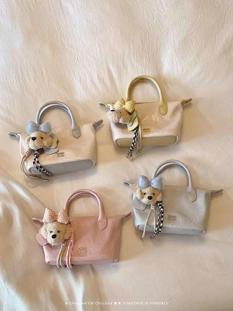 A523 - TÚI XÁCH CHIO SIZE 17 KÈM CHARM 4 MÀU