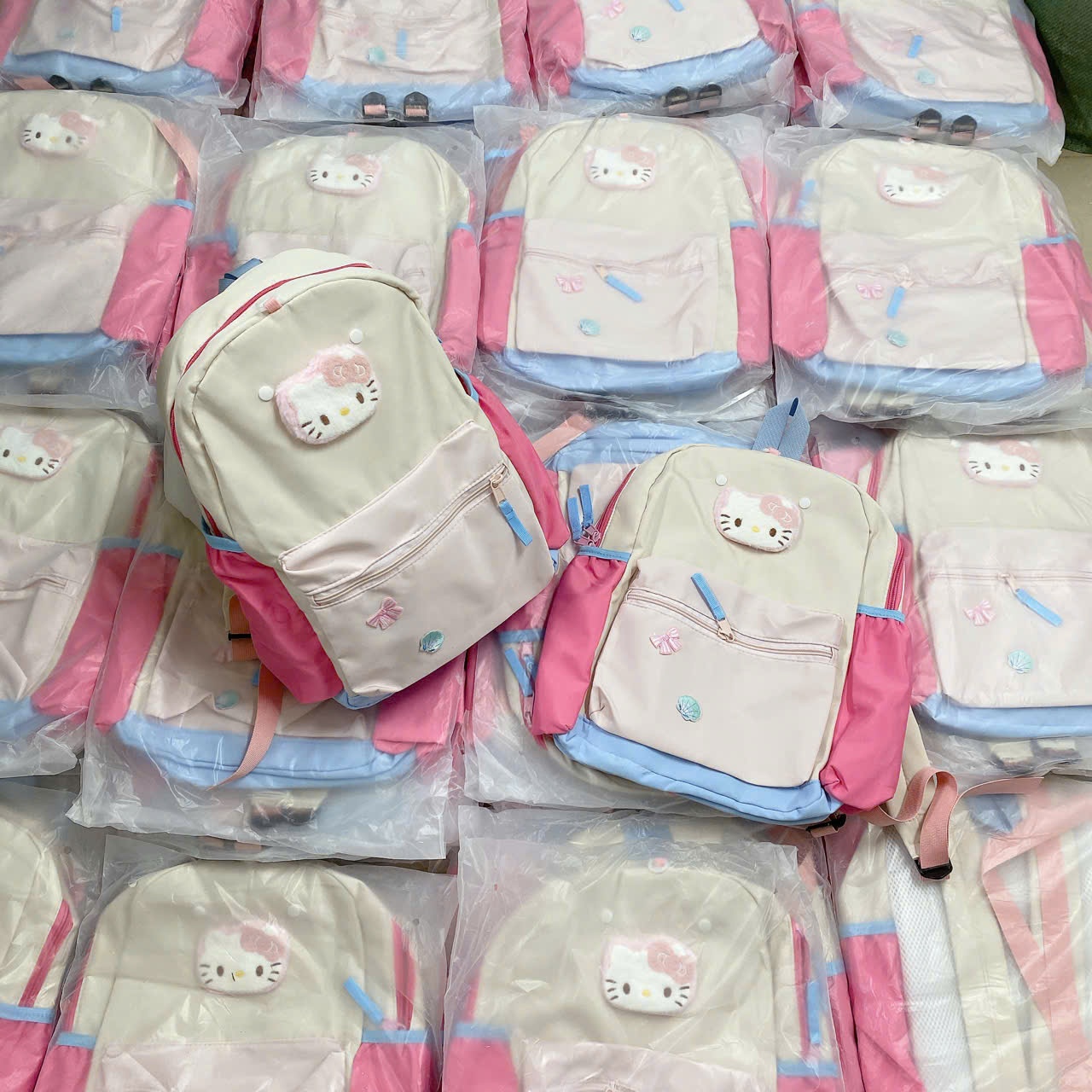 A711 - BA LÔ VẢI KITTY CHO BÉ