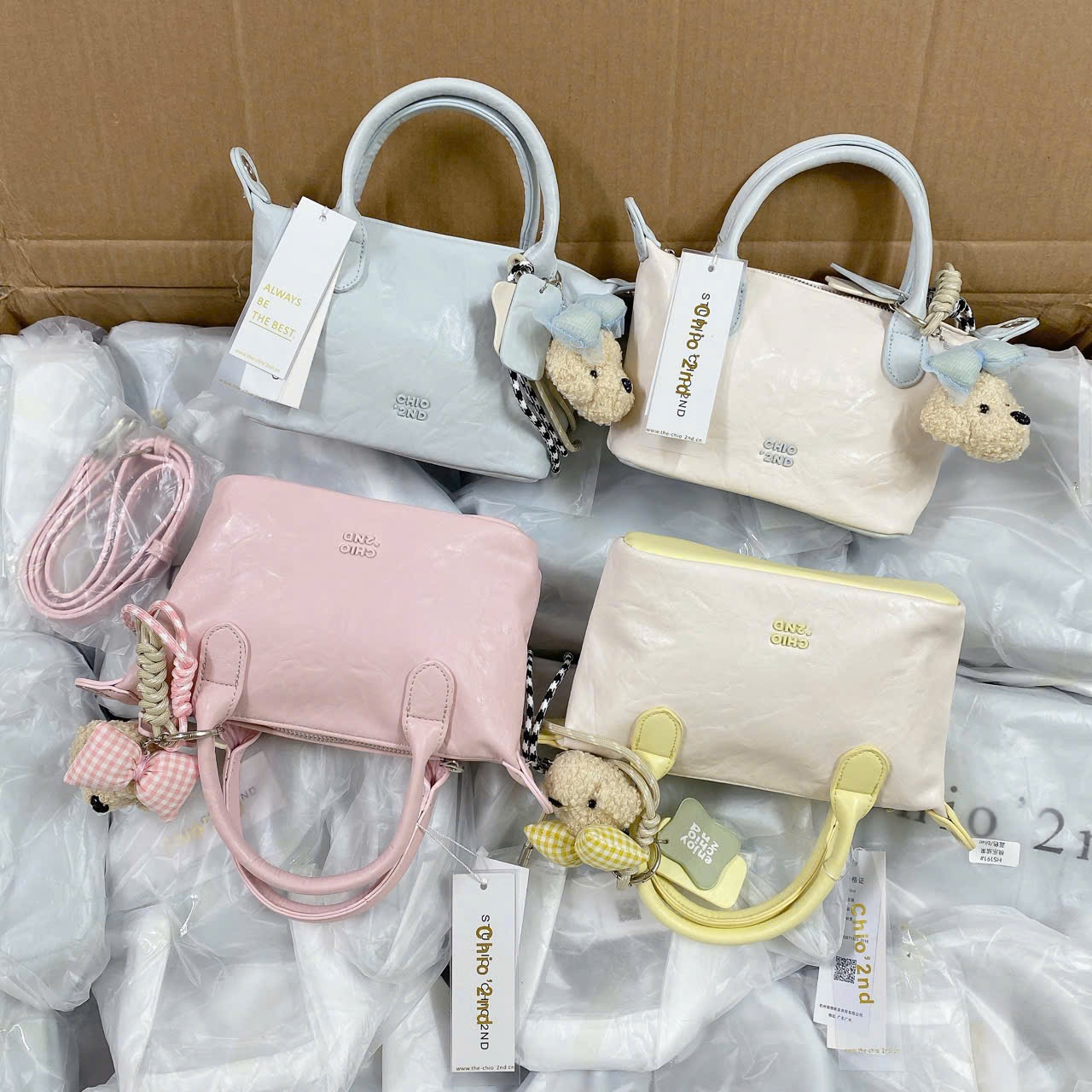 A523 - TÚI XÁCH CHIO SIZE 17 KÈM CHARM 4 MÀU