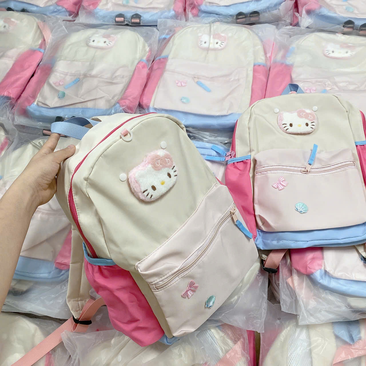 A711 - BA LÔ VẢI KITTY CHO BÉ