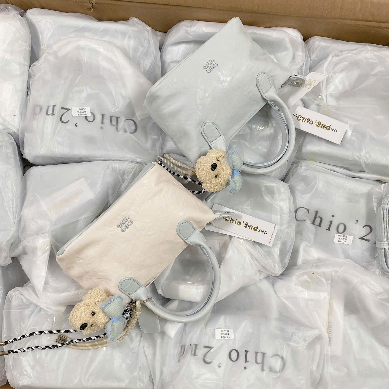 A523 - TÚI XÁCH CHIO SIZE 17 KÈM CHARM 4 MÀU