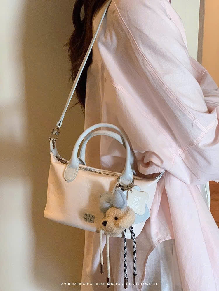 A523 - TÚI XÁCH CHIO SIZE 17 KÈM CHARM 4 MÀU