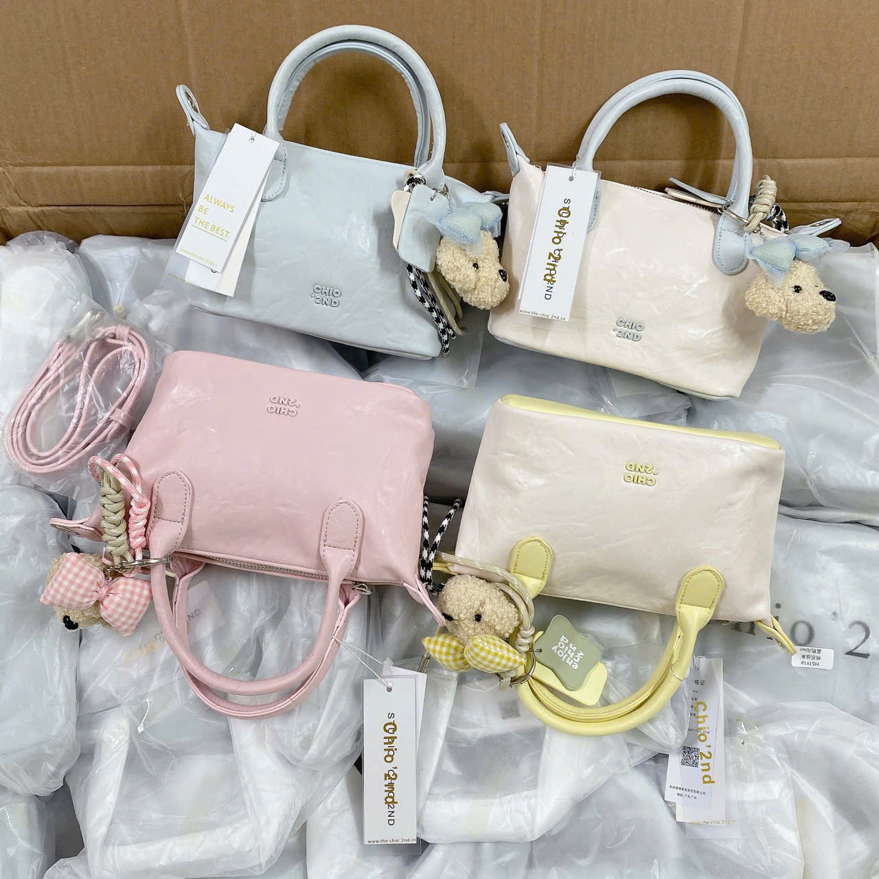 A523 - TÚI XÁCH CHIO SIZE 17 KÈM CHARM 4 MÀU