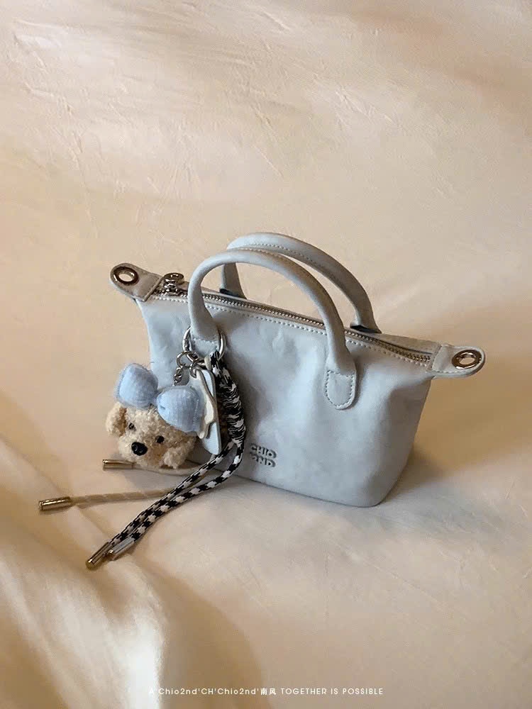 A523 - TÚI XÁCH CHIO SIZE 17 KÈM CHARM 4 MÀU