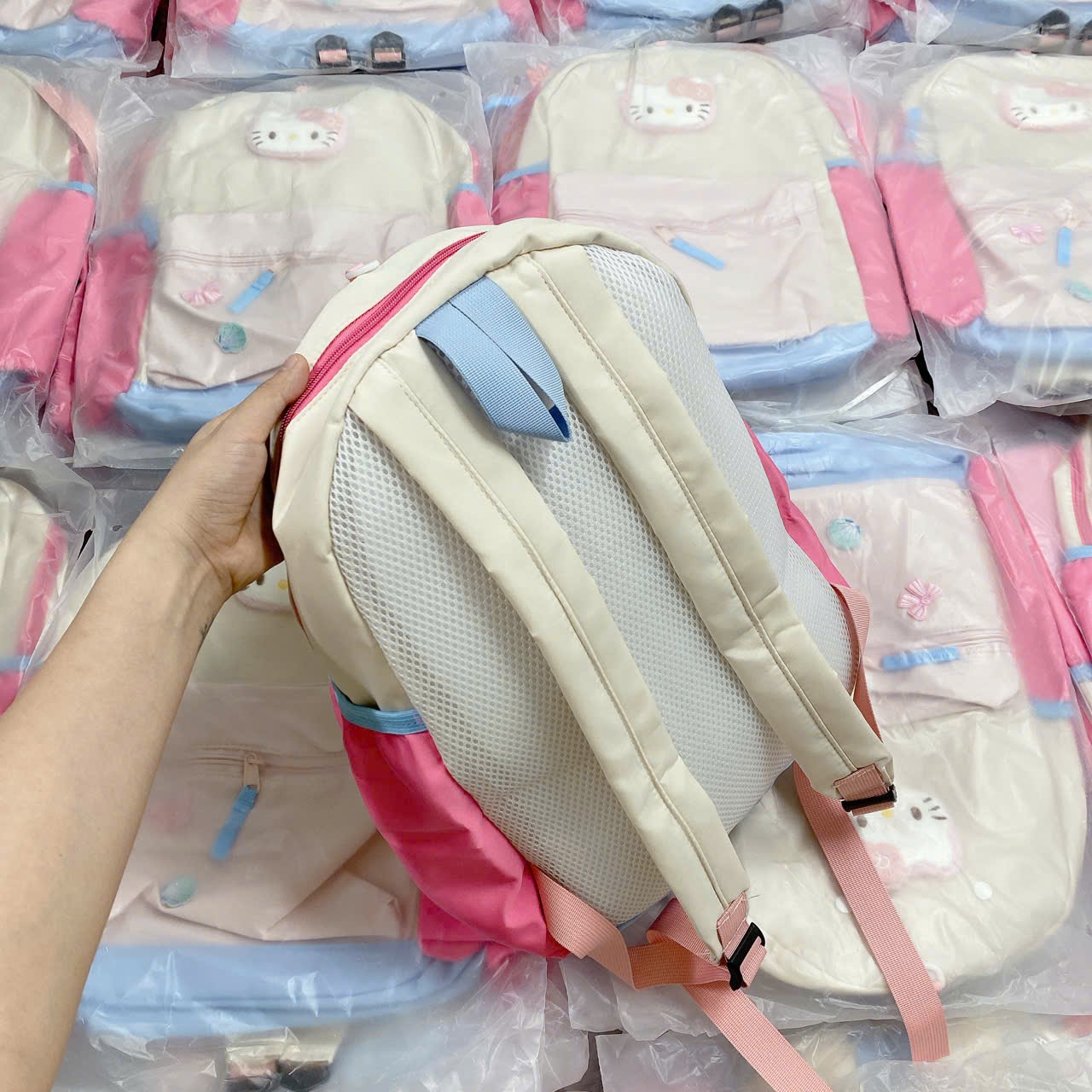 A711 - BA LÔ VẢI KITTY CHO BÉ