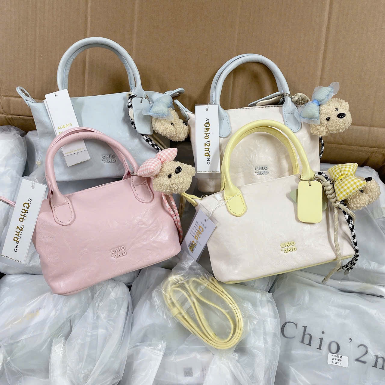 A523 - TÚI XÁCH CHIO SIZE 17 KÈM CHARM 4 MÀU