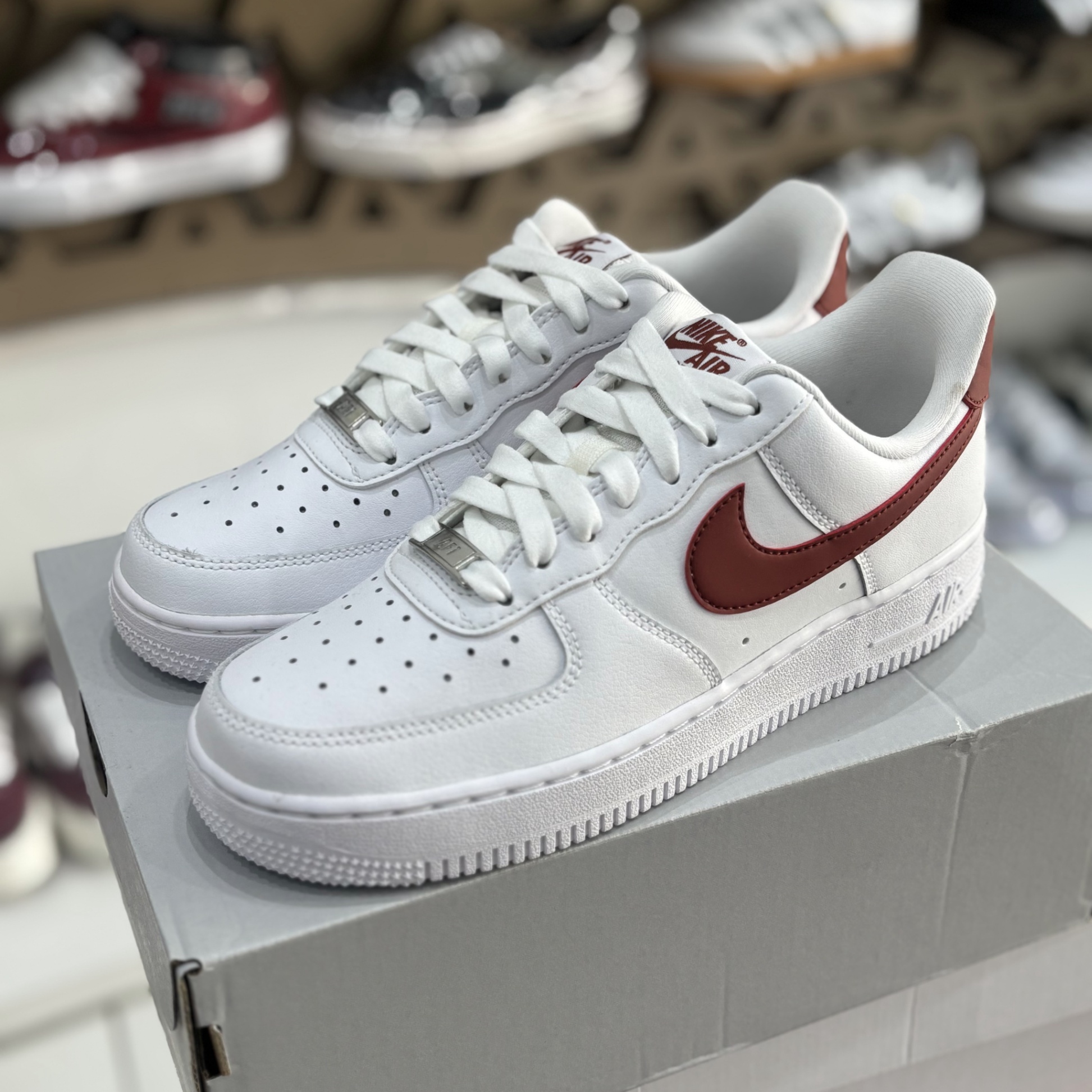 NIKE AIR FORCE 1 LOW WHITE RUGGED ORANGE