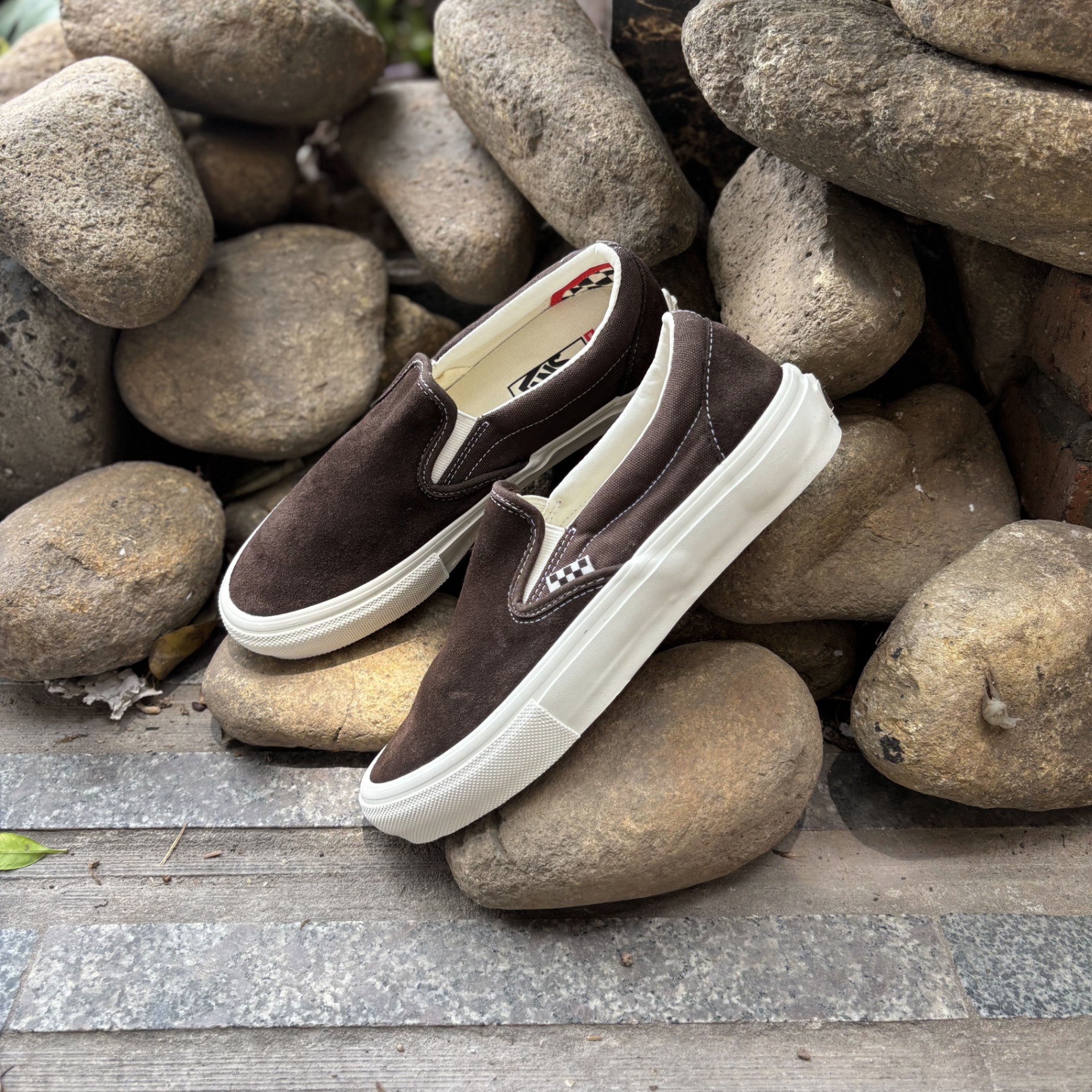 VANS SLIP ON SKATEBOARDING CHOCOLATE BROWN