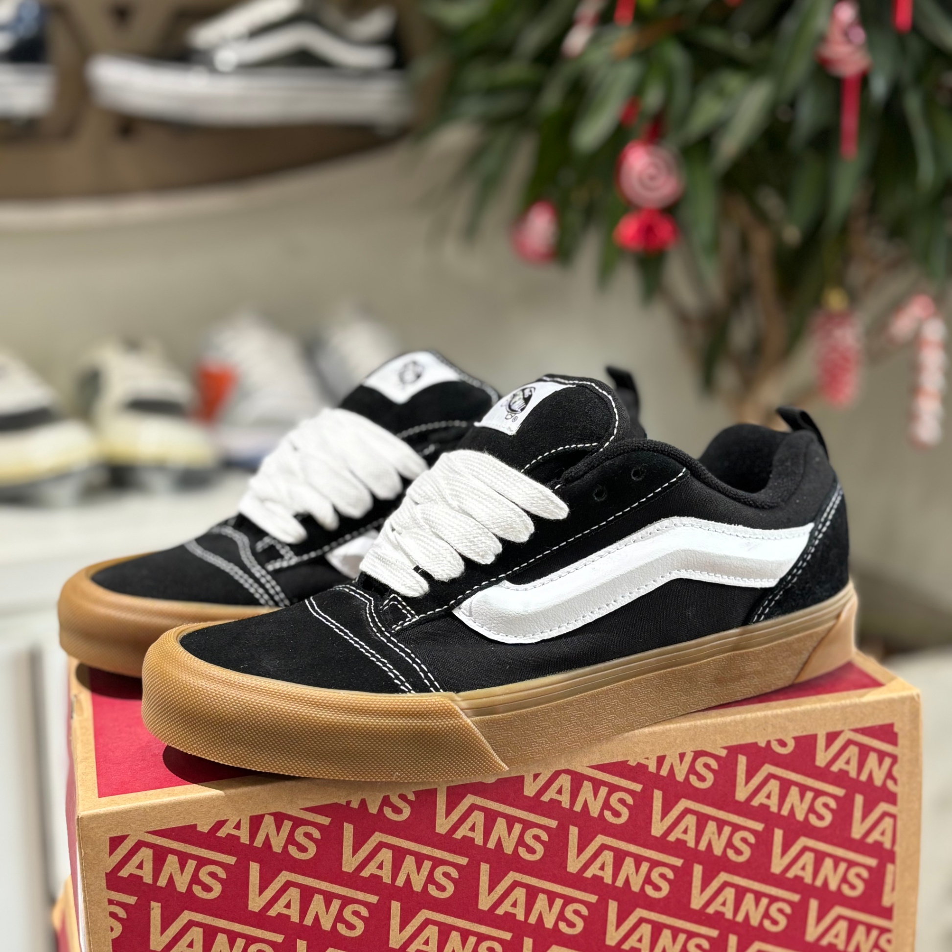 KNU SKOOL BLACK GUM