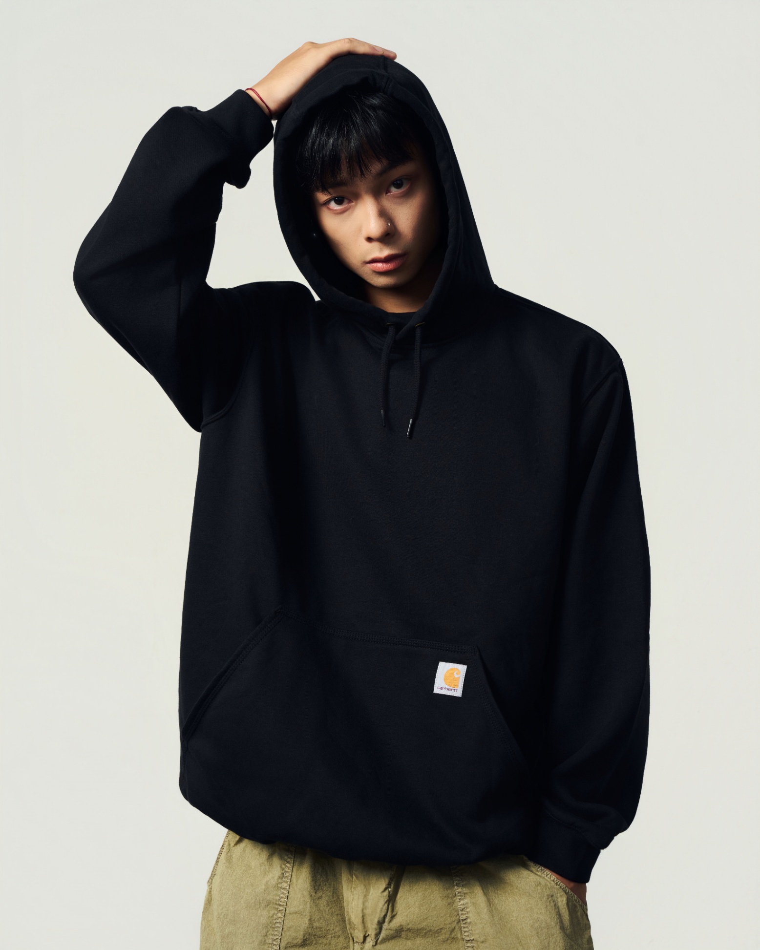 CARHARTT MEDIUM WEIGHT HOODIE IN BLACK