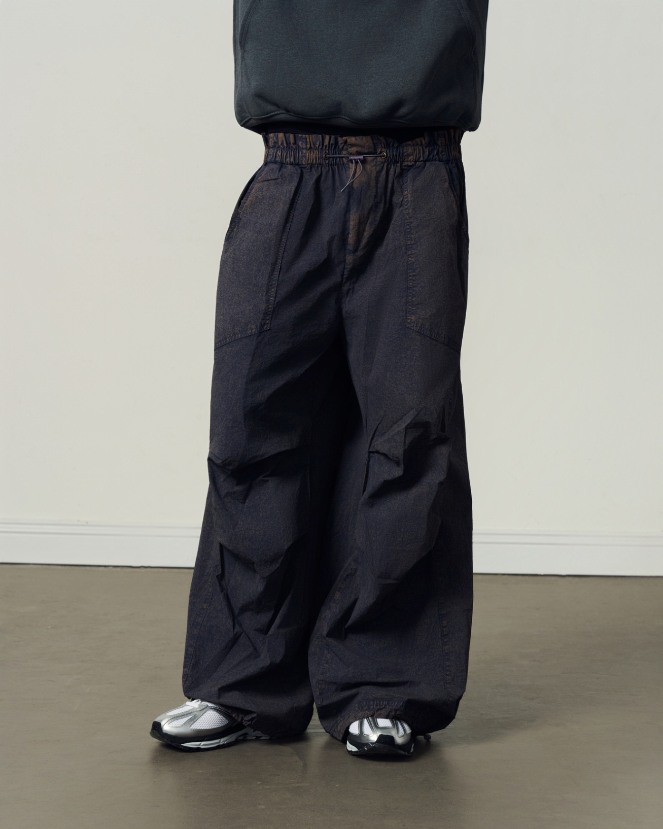 URBAN OUTFITTERS SLOAN NYLON BALOON PANTS IN ORIGINAL