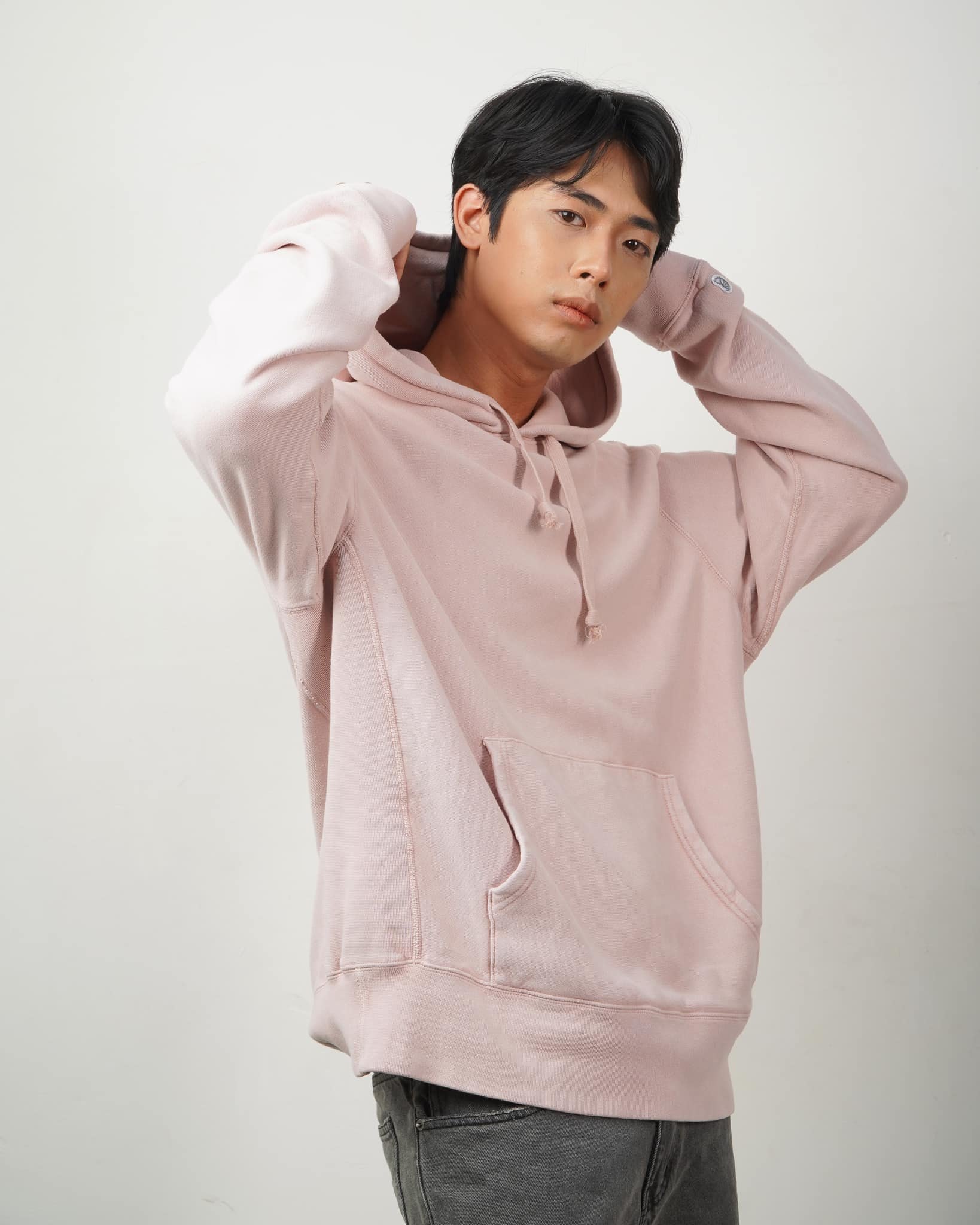 CHAMP SUN-FADED HOODIE IN SHELL PINK