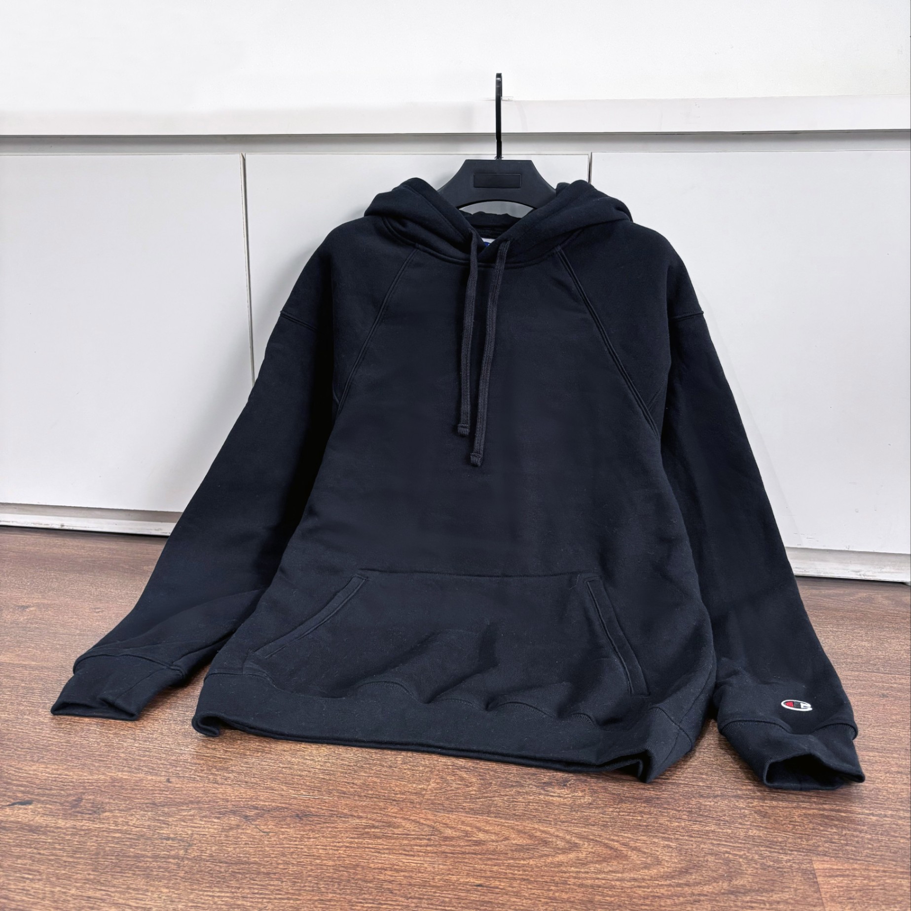 CHAMP POWER BLEND HOODIE IN BLACK