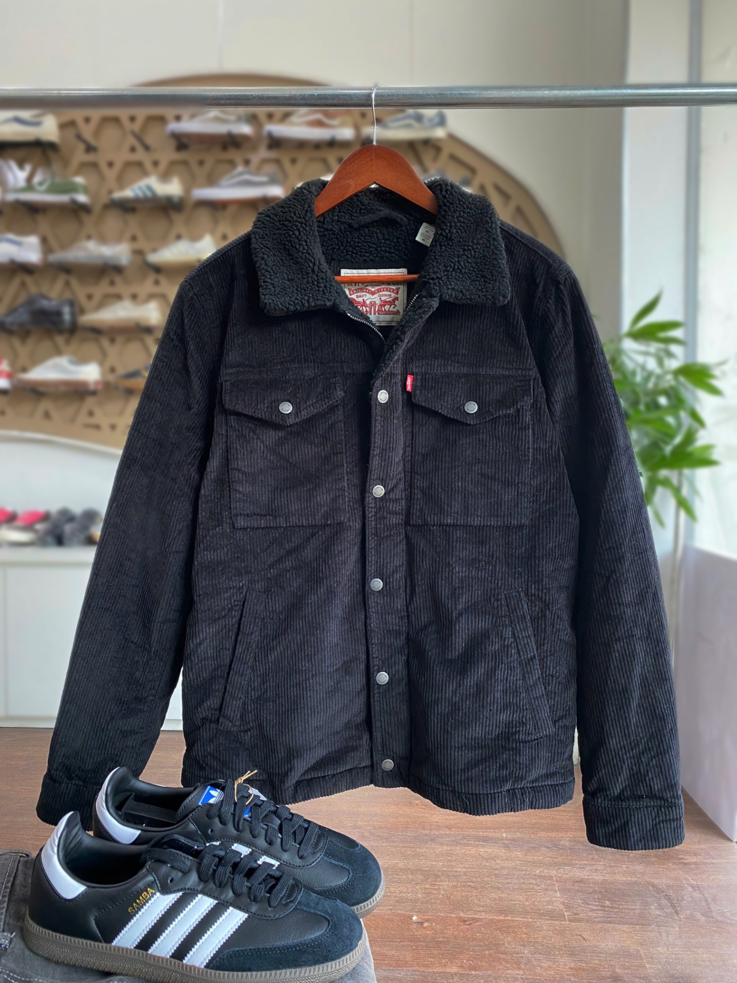 LEV FLEECE LINED TRUCKER CORDUROY JACKET IN BLACK