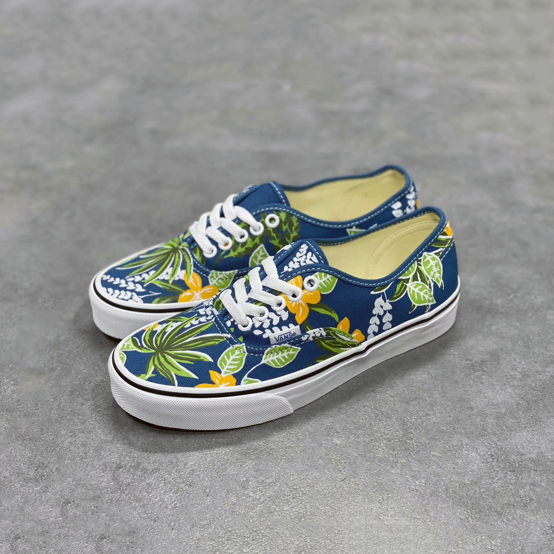 WAFFLE SNEAKER AUTHENTIC NAVY ALOHA FLORAL