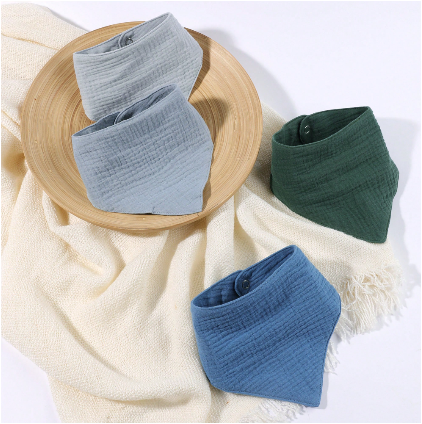 Set 4 yếm ăn dặm cho bé thêu tên theo yêu cầu