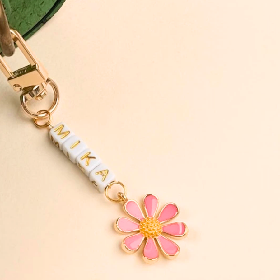 [4 đến 9 ký tự] Móc Khóa Charm Hoa hạt nhựa Ghép tên theo yêu cầu
