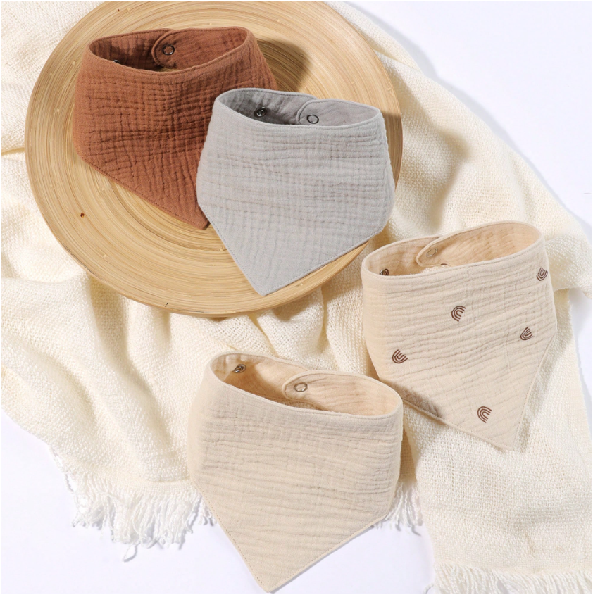 Set 4 yếm ăn dặm cho bé thêu tên theo yêu cầu