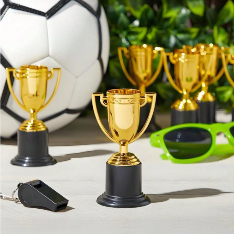 Set-12-Cup-Vo-Dich-Mini-Nhua-Vang-Phu-Kien-Qua-Tang-Su-Kien-amp-Team-Building.png