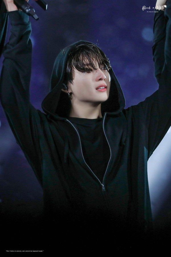 5 lần rơi nước mắt gây bão mạng xã hội của Jungkook (BTS) trong năm 2019