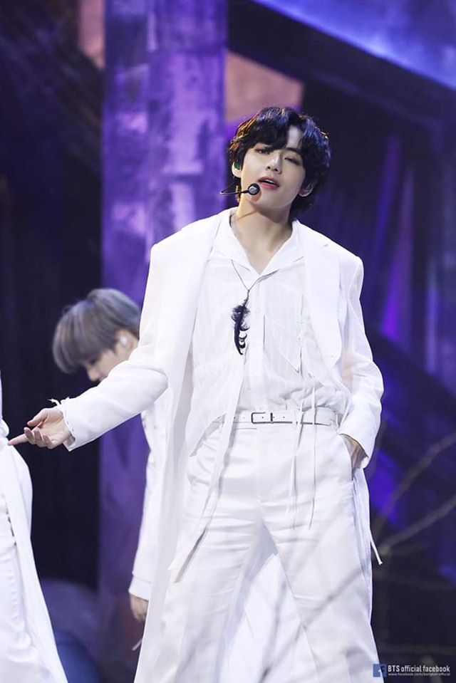 V (BTS) xuất sắc phá vỡ kỷ lục tồn tại suốt 8 năm của PSY và 'Gangnam Style' dù chưa từng chính thức debut solo